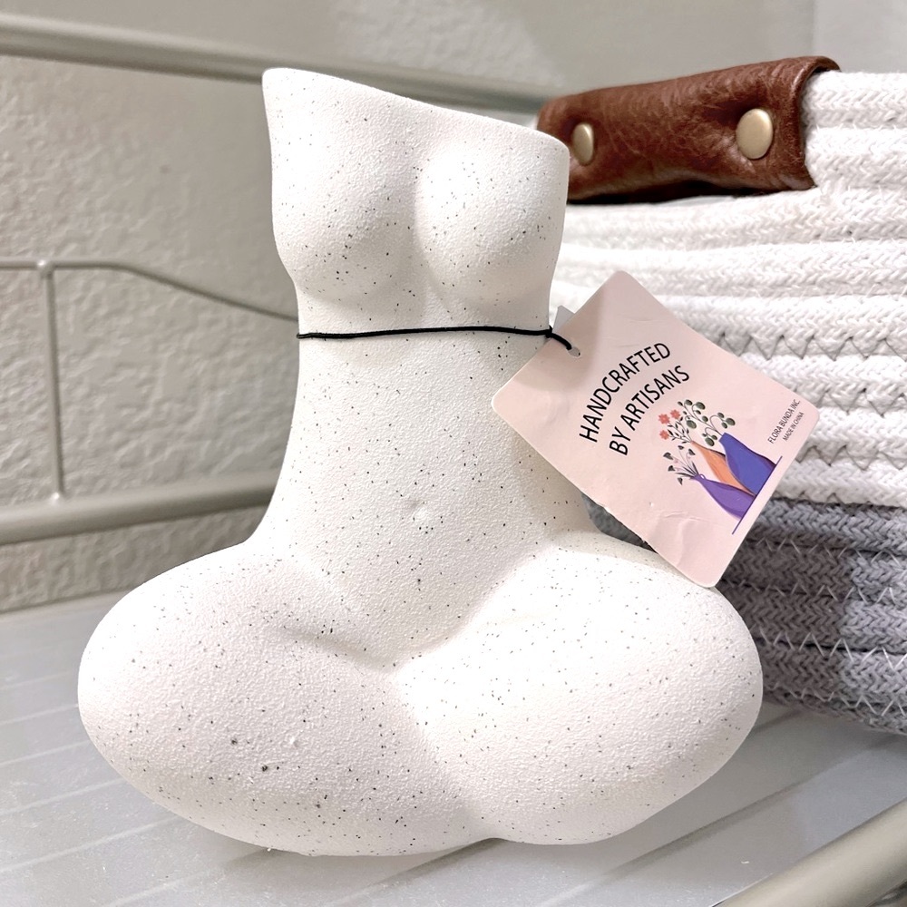 NWT Flora Bunda Yoga Lady Ceramic Vase Sand White Meditation Bud Vase 6.25”